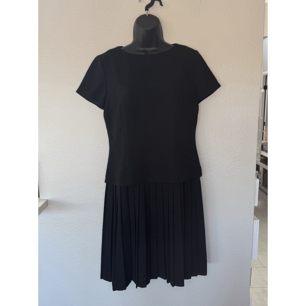 Brooks Brothers Petite 8P Black Short Sleeve Pleated Skirt Dress Classic LBD